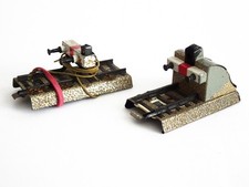 Dwa zabytkowe metalowe kozły morapieniowe Märklin H0 z lat 60.  Jeden podświetlany.