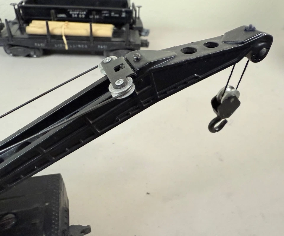 LOT: Vintage Lionel Dump Car 3469 - 3451 -3461 & Crane Car 2460 & Bin 160 - Image 4 of 4