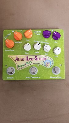 Analog Alien Alien Bass Station Preamp/Comp/Fuzz Pedal - Mint With