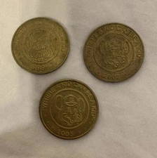 Lot Of 3 Chuck E Cheese Pizza Coin Tokens Showbiz Pizza Coins - 1999, 2002, 2005