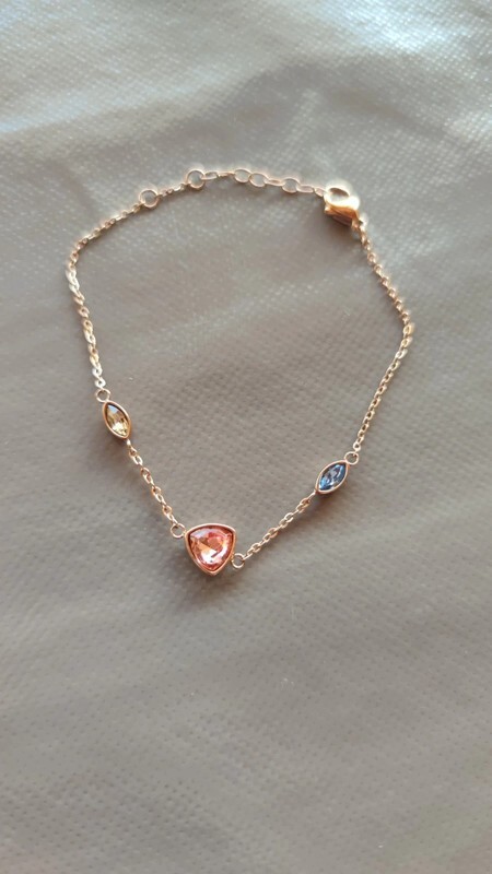 Bracelet en acier inoxydable or rose : l'élégance minimaliste d'un bijou tendance et durable
