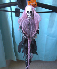 Shrouded Tattered Veil Hanging Plastic Skeleton Halloween Decoration Chains 14"