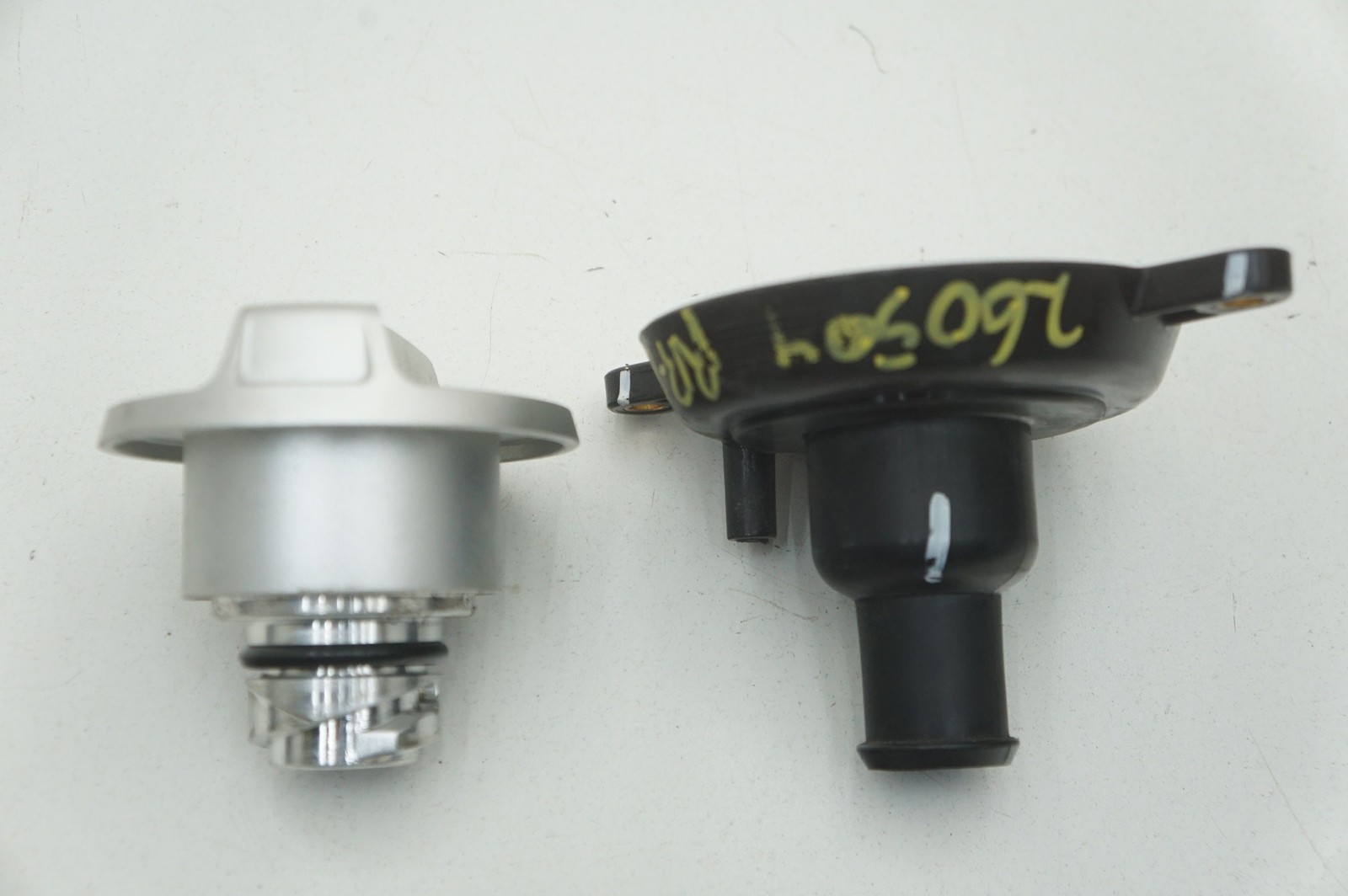 McLaren GT 2022 Oil filler cap
