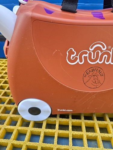 Trunki The Gruffalo Suitcase Ride On Pull Along With Long Strap and Key - Picture 12 of 21