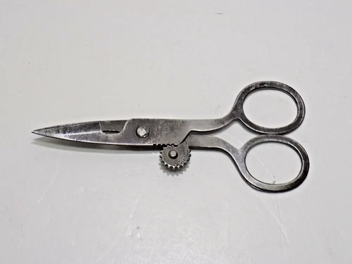 Antique Butterick Adjustable Wheel Button Hole Steel 4-3/4" Scissors