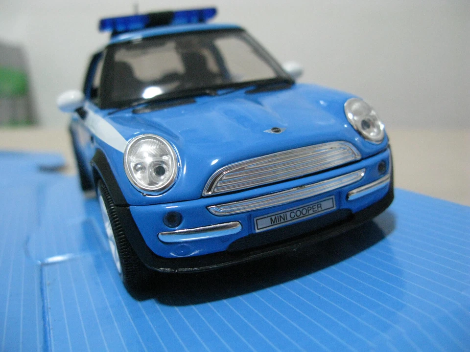 Polizei Modellauto 1:24 (Polizia) - Bild 3 von 4