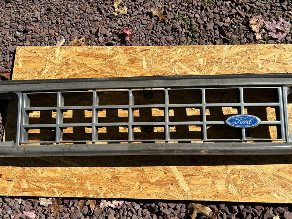 Ford Ranger Bronco II 1983-1988 - Parrilla delantera cromada XLT completa OEM Foto 4 de 4