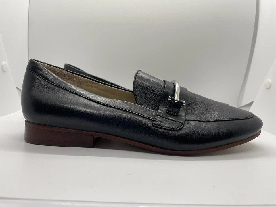 Mocasín Enzo Angiolini Taiden de cuero negro con barra plateada talla 8M Career Lux Foto 2 de 4