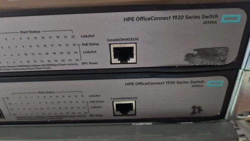 1x HP - JG926A - HP 1920-24G-PoE+ (370W) Switch