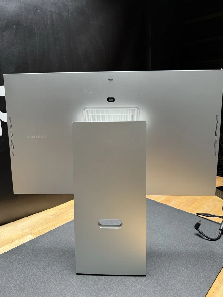 Samsung ViewFinity S9 27” 5K Monitor – Excellent Working Condition - Image 2 of 4