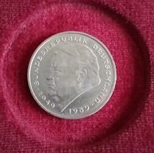 2 DM BRD 1990 F  -  F.J. Strau&szlig;   Sehr gut erhalten.