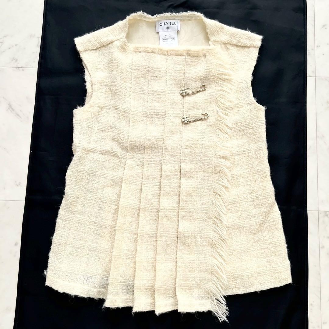 Chanel Gripore Brooch Tweed Gilet Jacket Pleated Size 36