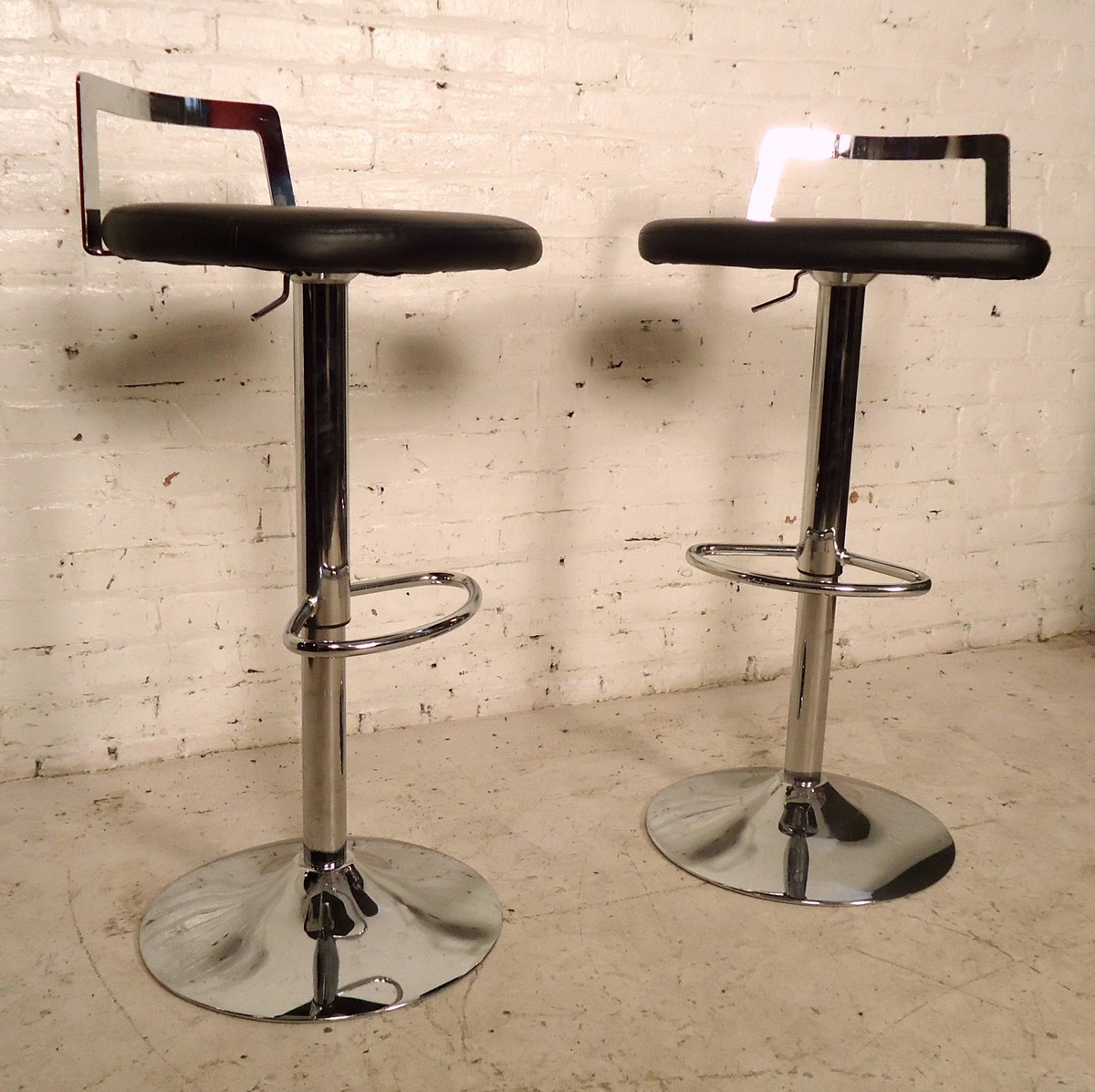 MARTIN CHROME BARSTOOL 新品 Martin Barstool - Chrome | Sweetwater
