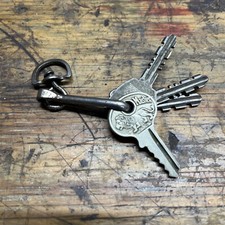 Master Lock Co Keys Lion Emblem Milwaukee Set Of Four On Chain 