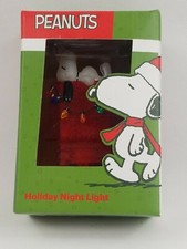 New PEANUTS Glittering Holiday Night Light SNOOPY on top of his dog house ,
