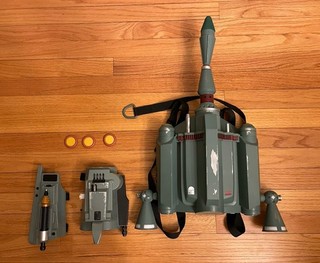 Disney Store Star Wars Boba Fett Jet Pack y Guanteletes de Lanzamiento Galaxy’s Edge