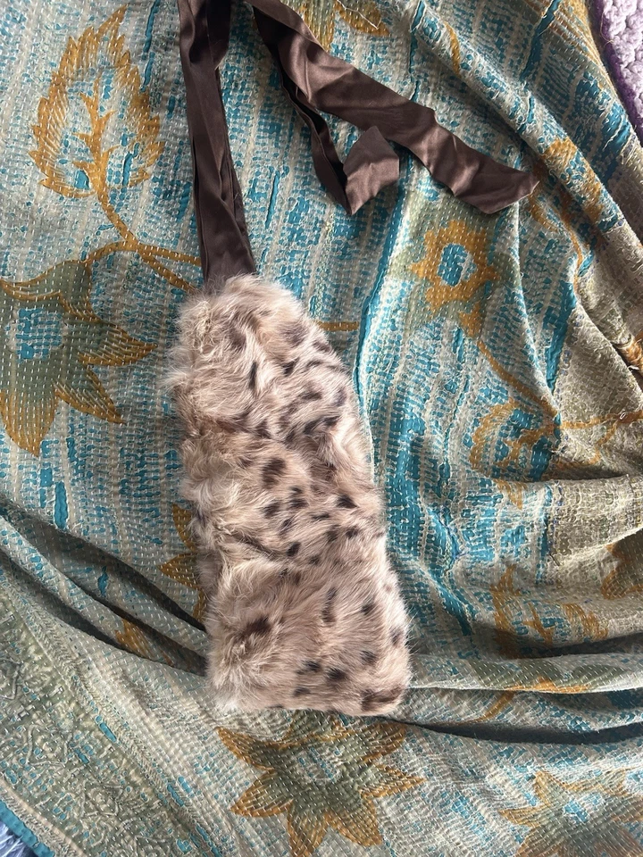 Cuello de piel real desmontable, con cinta de satén Foto 3 de 4