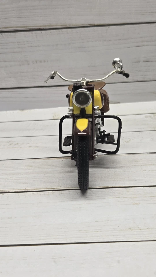 Ray Toys Indian Sport Scout 1934 1:12 Scale Motorcycle Replica - Image 3 of 4