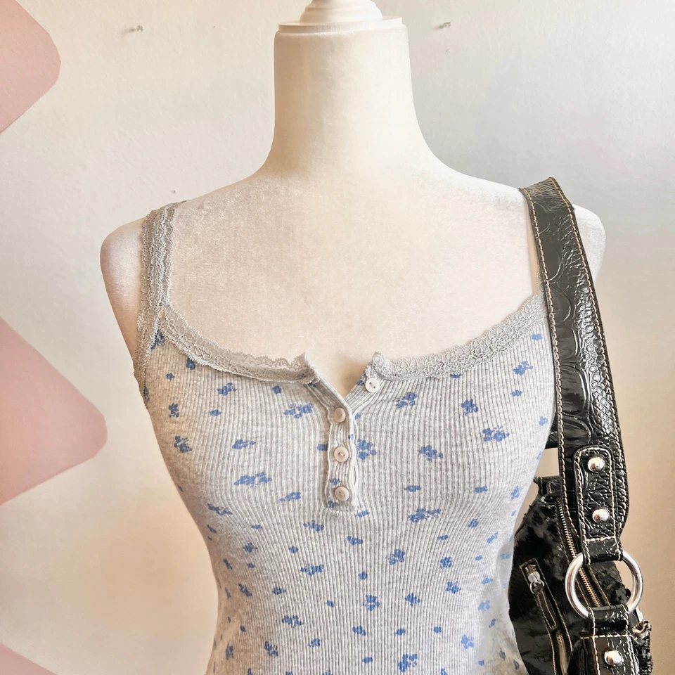 Camiseta sin mangas Henley floral gris borde de encaje botón delantero Boho Cottagecore XS Foto 2 de 4