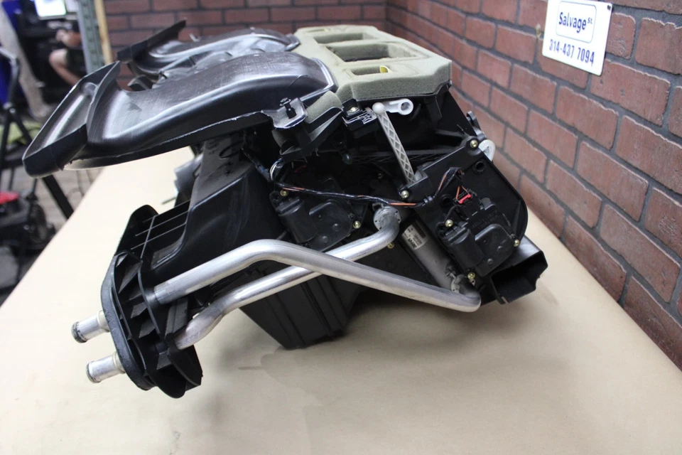 Dodge Challenger SRT8 2014-2023 HVAC AIRE ACONDICIONADO CALEFACCIÓN SOPLADOR MÓDULOS CARCASA CAJA FABRICANTE DE EQUIPOS ORIGINALES Foto 3 de 4