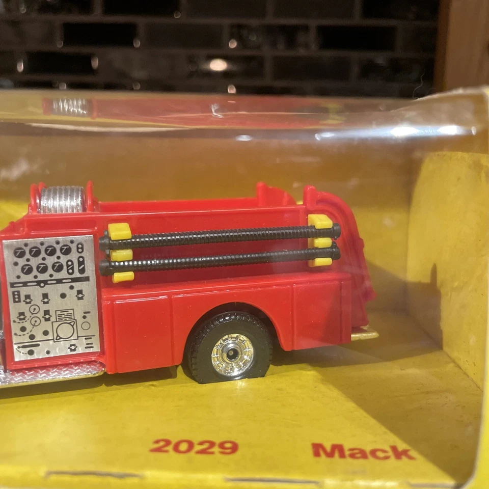 CORGI TOYS MADE IN GR. BRITAIN #2029 MACK FIRE TRUCK Hammond Fire Department - Image 4 of 4
