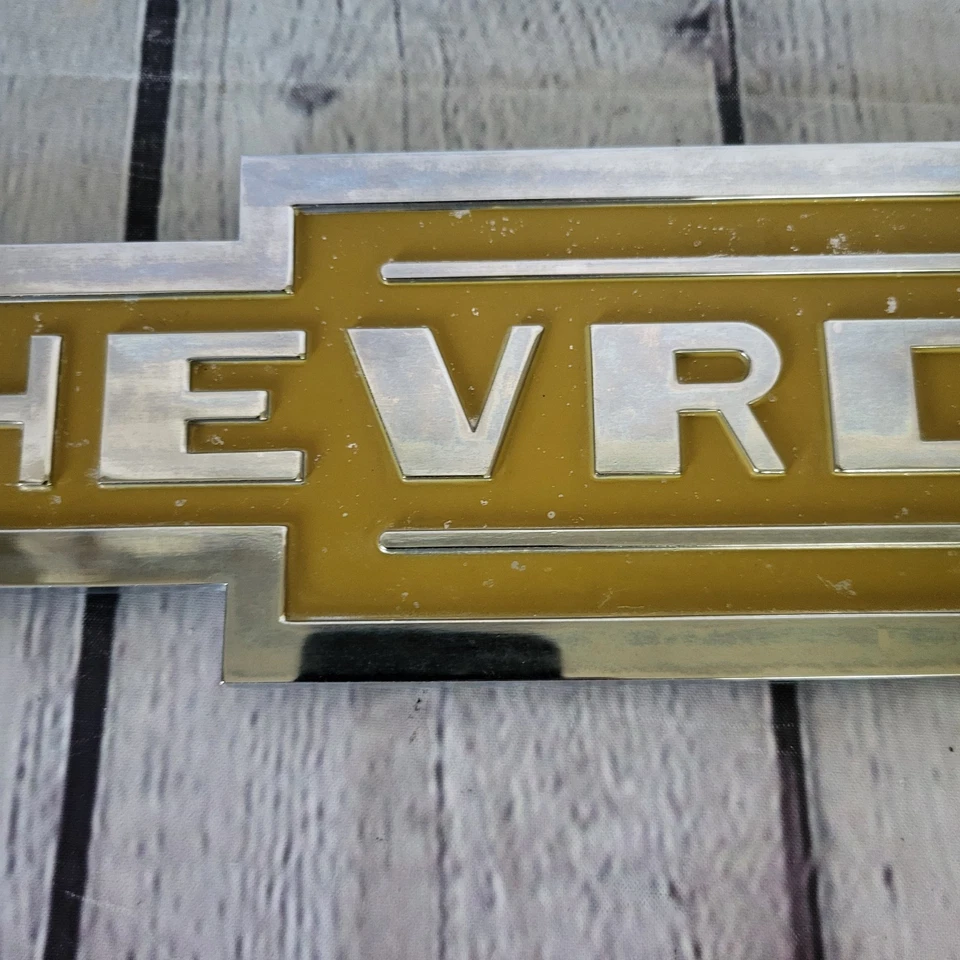 Chevrolet Chevy 1966 letrero de pajarita amarilla P-10 Step Van insignia emblema delantero 3956973 Foto 4 de 4