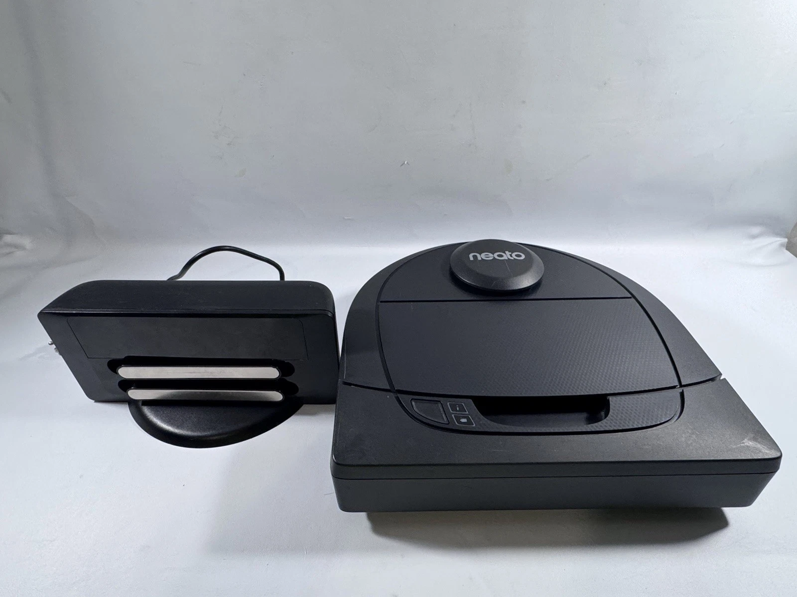 Neato Botvac D4 Connected Robot Vacuum w/ Charging Dock - Needs Battery - AS IS
Opens in a new windo