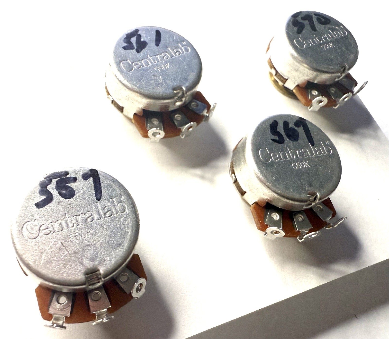 4 Centralab® 550K Audio  Pot tested short shaft potentiometer 567 567 558 551