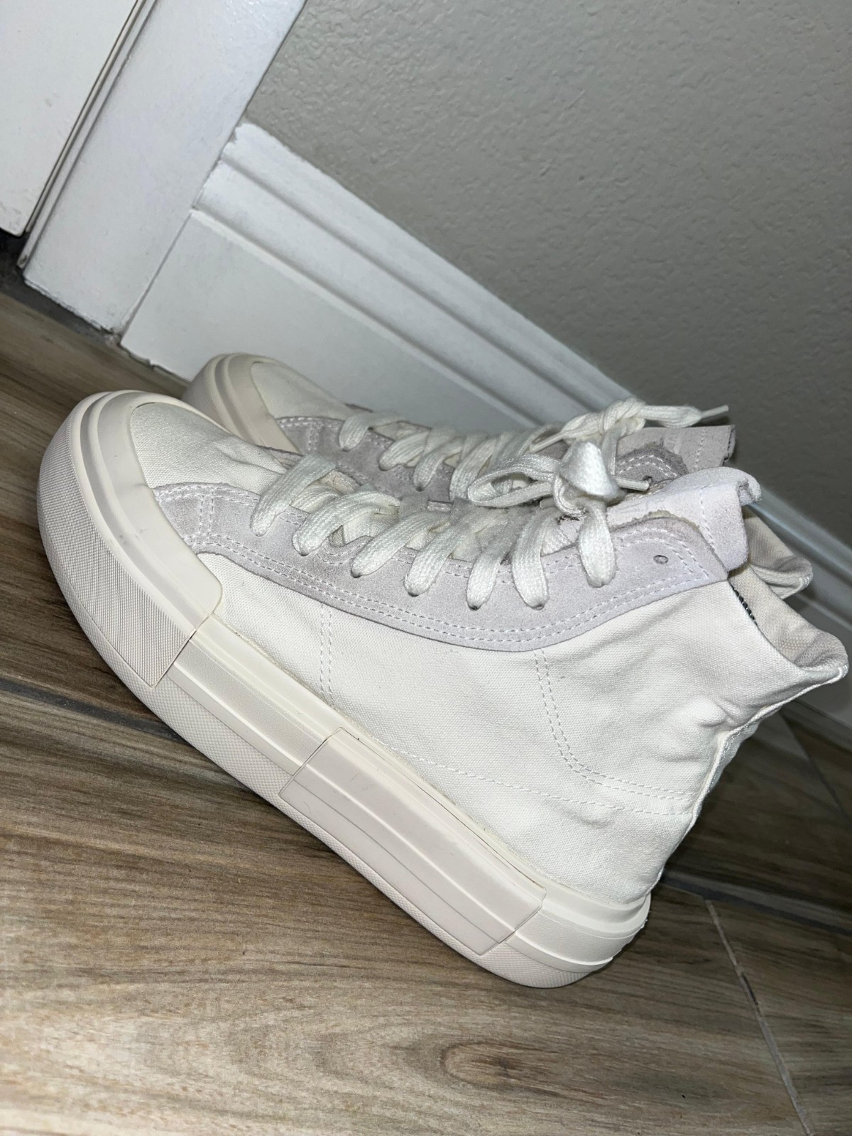 Converse Chuck Taylor All Star Cruise Hi Triple White Sneakers M7/W8.5 