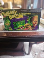 Queasy Bake Cookerator Oven Hasbro Original Box WORKS worms Spiders