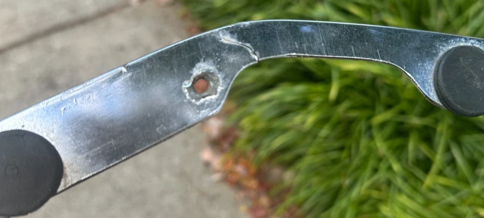 1968 年 Oldsmobile Cutlass 抽油烟机唇饰中心中鼻 V 前旧 68 — 第 3/4 张图片