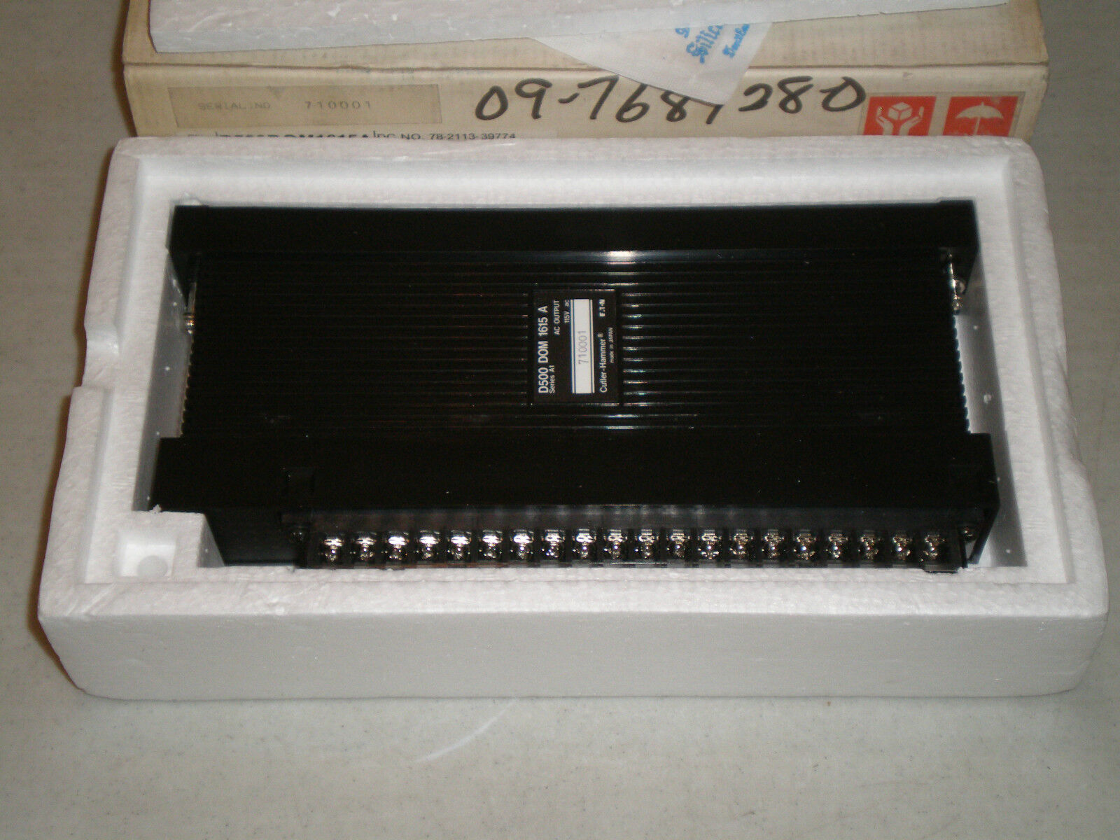 New Cutler-Hammer D500DOM1615A 16-Point Triac Output Module 115VAC