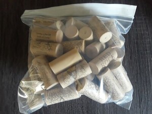 bolsa of wine corks