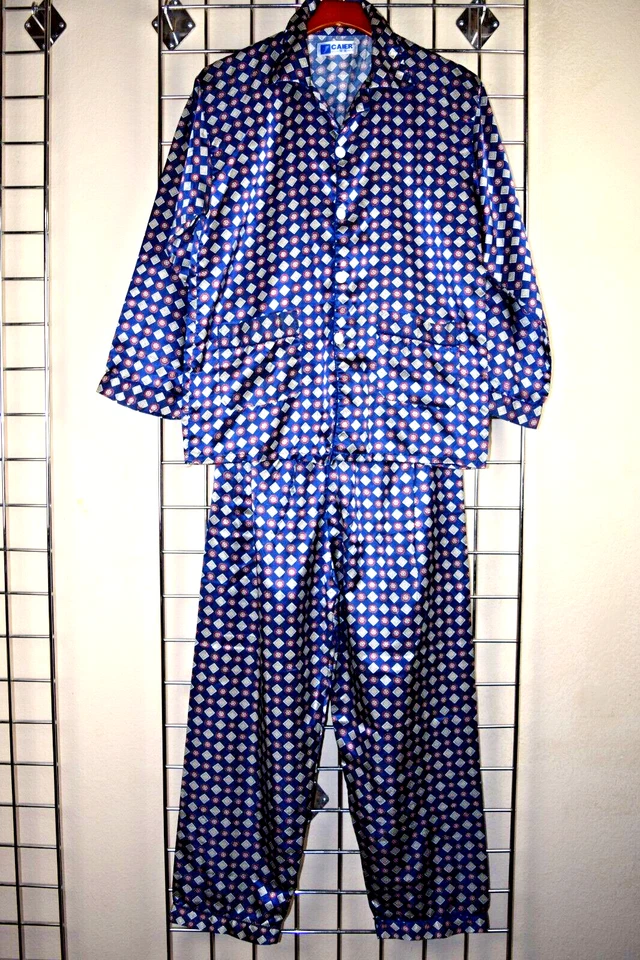 Juego de Pijama Vintage Caier Talla M/L Años 50 Diamantes Satinados Medallones Cobain Especial Foto 2 de 4
