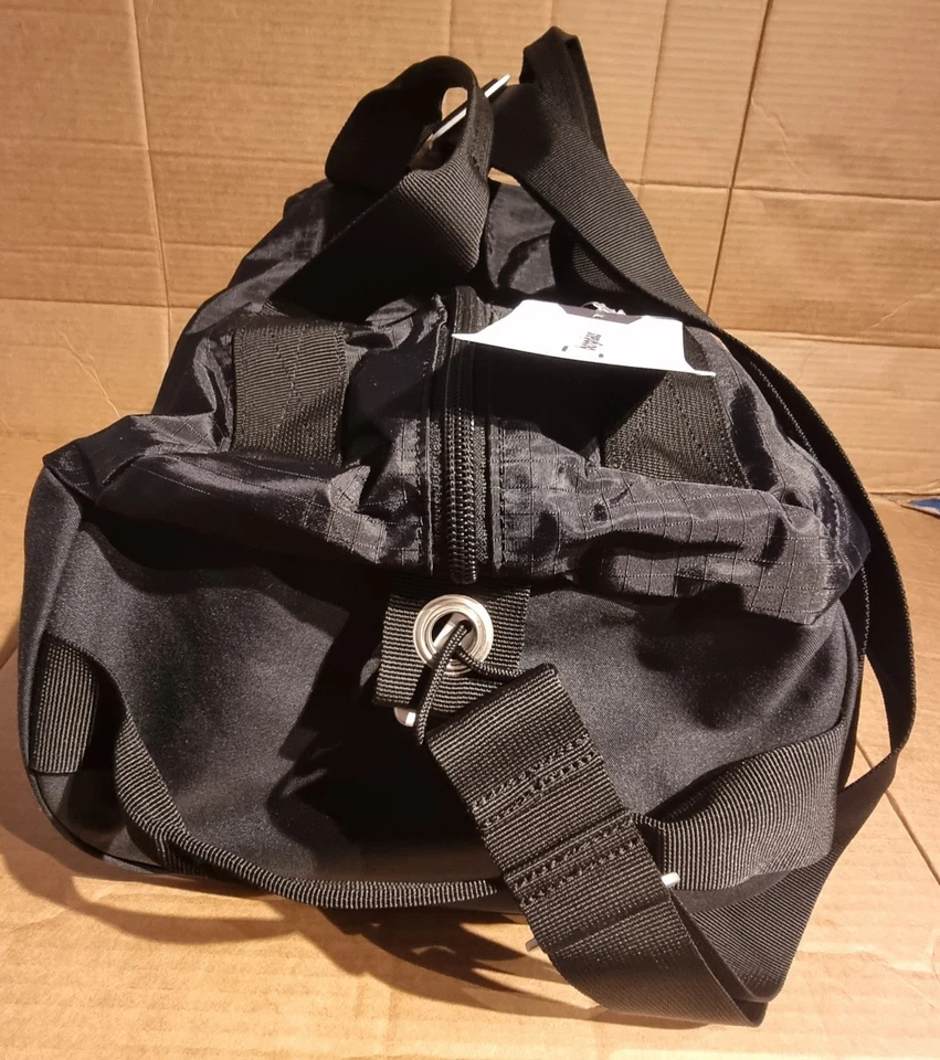 Berghaus Carryall 30L Mule Holdall Gym Bag / Weekend Shoulder Bag in Black - Image 3 of 4