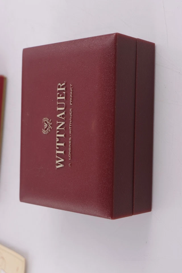 Cajas de reloj interiores y exteriores Wittnauer con papeles== App años 1950-60 Foto 4 de 4