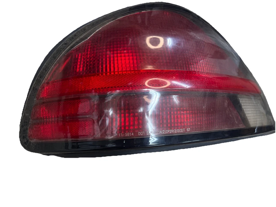 Luz trasera izquierda Pontiac Grand AM SE: 1999, 2000, 2001, 2002, 2003, 2004, 2005 Foto 3 de 4