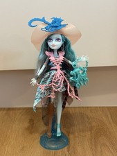 Monster High Haunted Student Spirits Vandala Doubloons With Bag & Stand