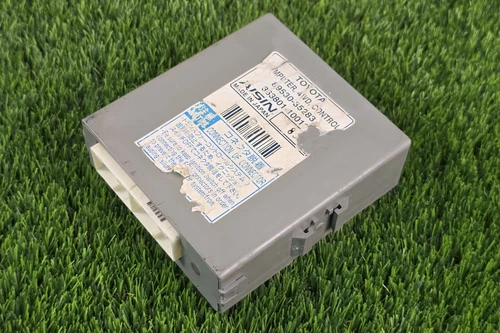 Toyota Hilux Surf 2006-2009 Computer 4WD Contoller Module 89530-35283 Oem JDM - Picture 1 of 12