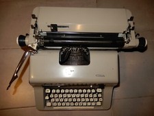 Vintage Royal 440 Mechanical Typewriter thumbnail