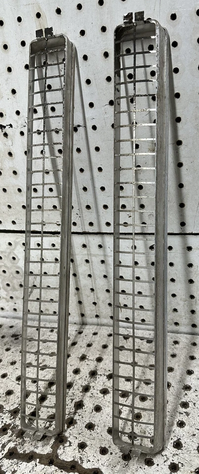 Moldura de grade Buick Century destro e destro 1976 - 1977 - Imagem 3 de 3