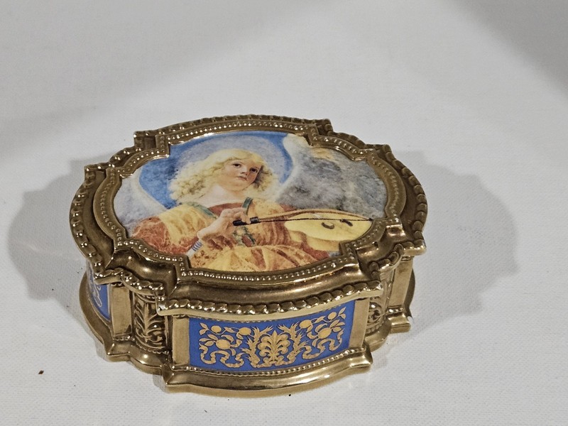 The Vatican Museum~Angels of the Vatican~Music Box~AVE MARIA~Bach~Franklin Mint