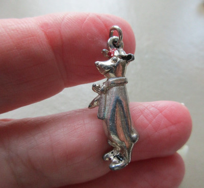 VINTAGE HANNA BARBERA CARTOON SILBERFARBEN YOGI BÄR ALT ANHÄNGER SELTEN CHARM ANHÄNGER