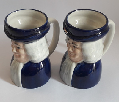 Paar Vintage ''Quaker Man'' Toby Krüge von Wood & Sons of England. Lot #903