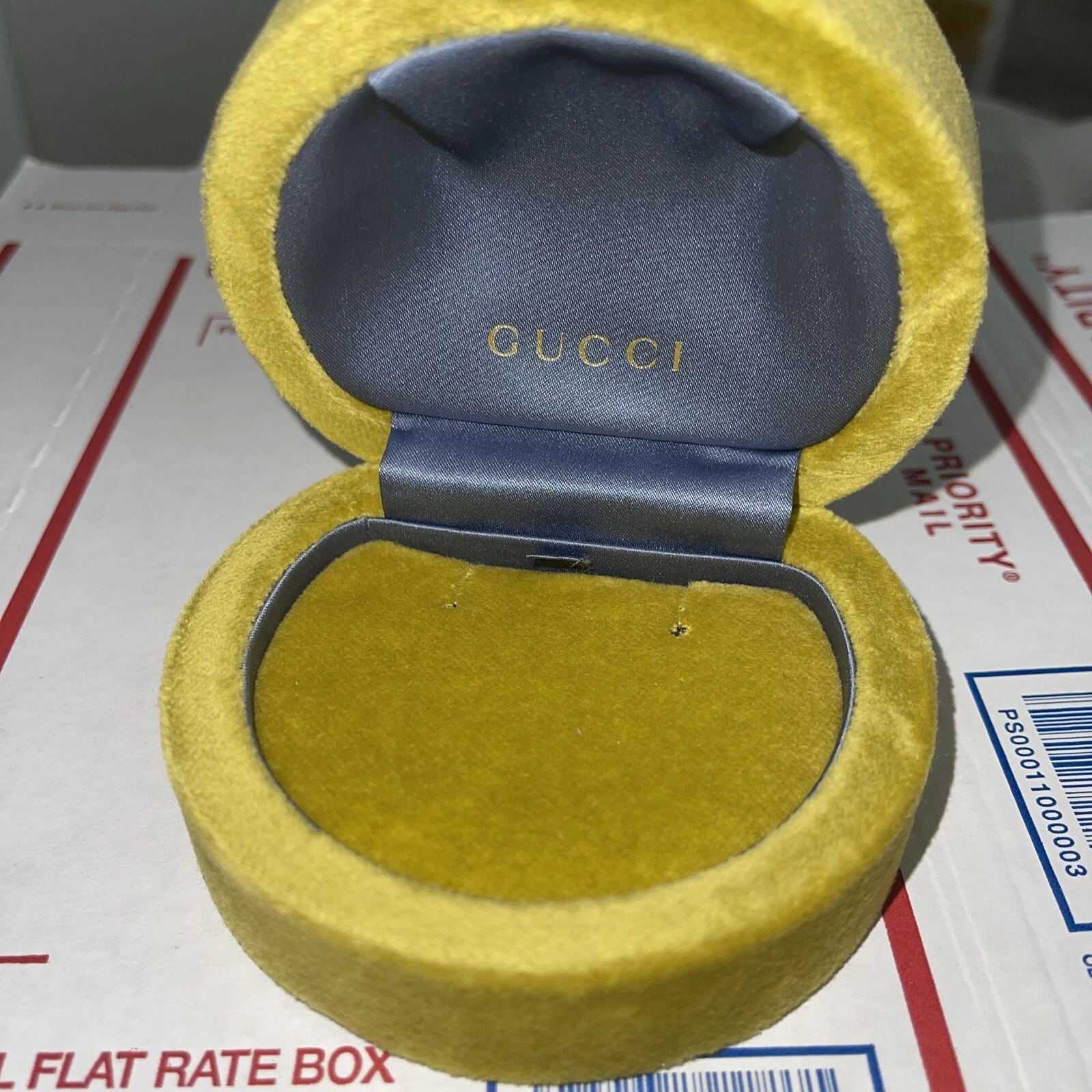 Coffre boîte à bijoux authentique Gucci couleur jaune C0319007