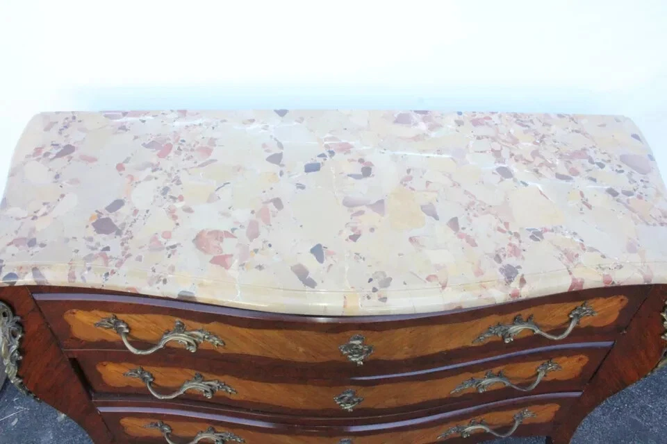 Превосходный бронзовый установленный французский мраморный верхний комод Людовика XV, около 1900 г. - Изображение 3 из 4