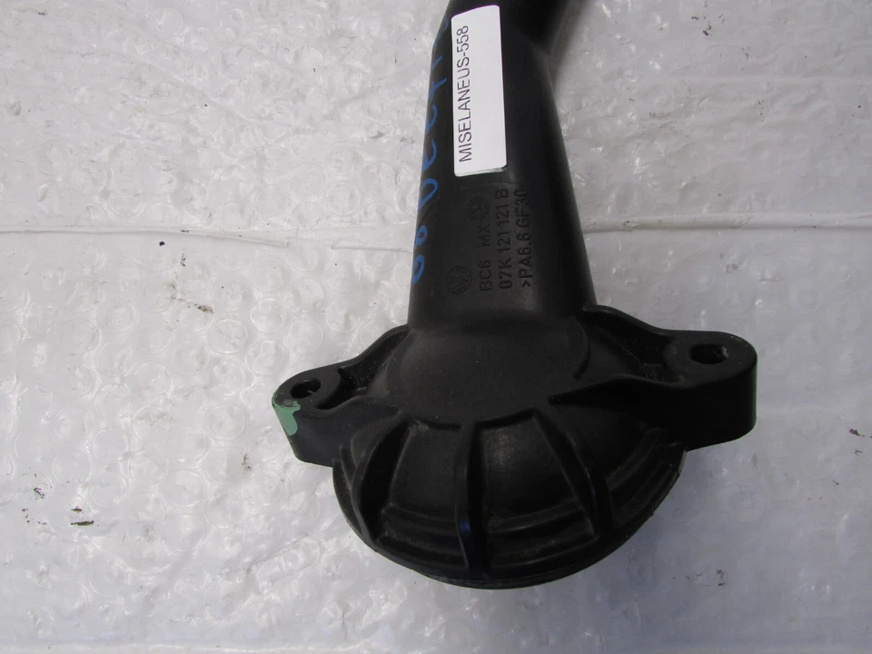 Carcasa termostato refrigerante Volkswagen Beetle 2008-2015 OEM 07K121121B Foto 3 de 4