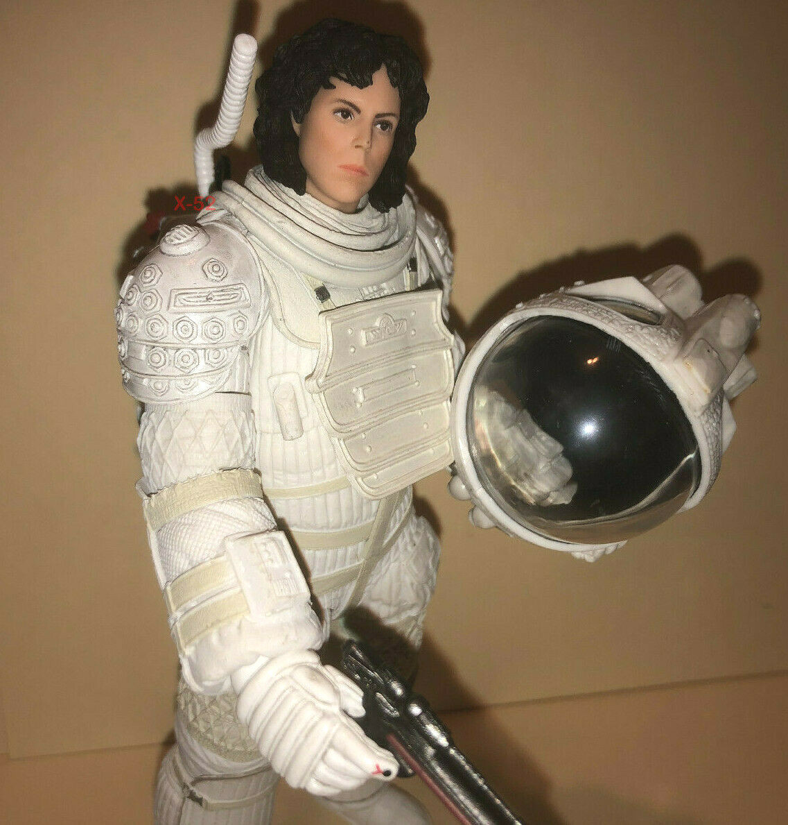 NECA ALIEN Ripley スペーススーツ アクションフィギュア Amazon.com: NECA 40th Anniversary Alien 7” Scale Action
