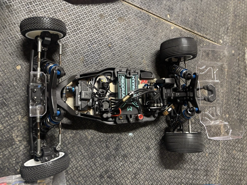 Team Associated RC10B7 RTR 17.5 buggy  - Image 3 of 4