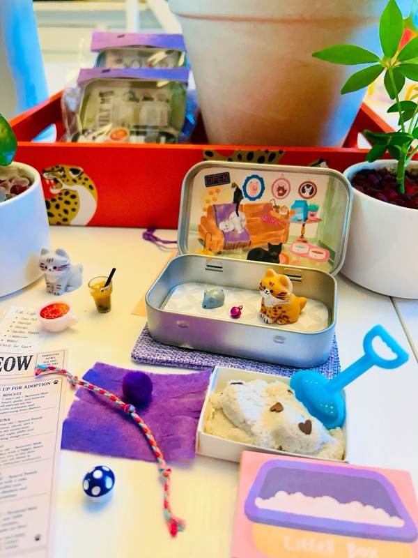 Mini Cat Café Boxed Cat Figurine Set w/ Tin Box, Litter Box & Shovel, Paper
